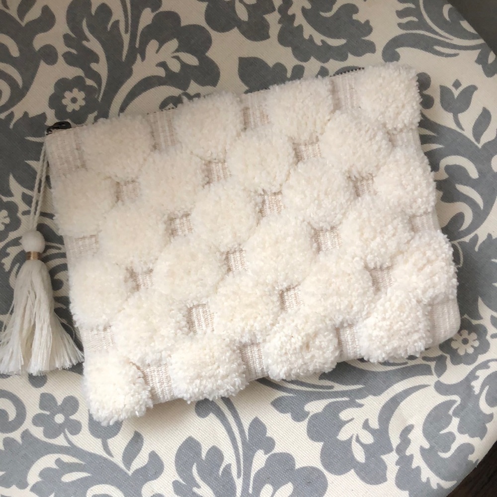 Cream clutch Universal Thread